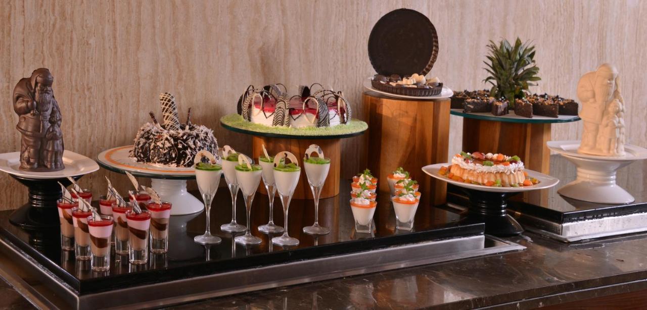 Holiday Inn Chandigarh Panchkula, An Ihg Hotel Экстерьер фото A dessert buffet