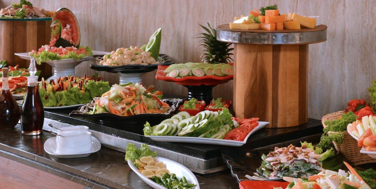 Holiday Inn Chandigarh Panchkula, An Ihg Hotel Экстерьер фото A salad bar