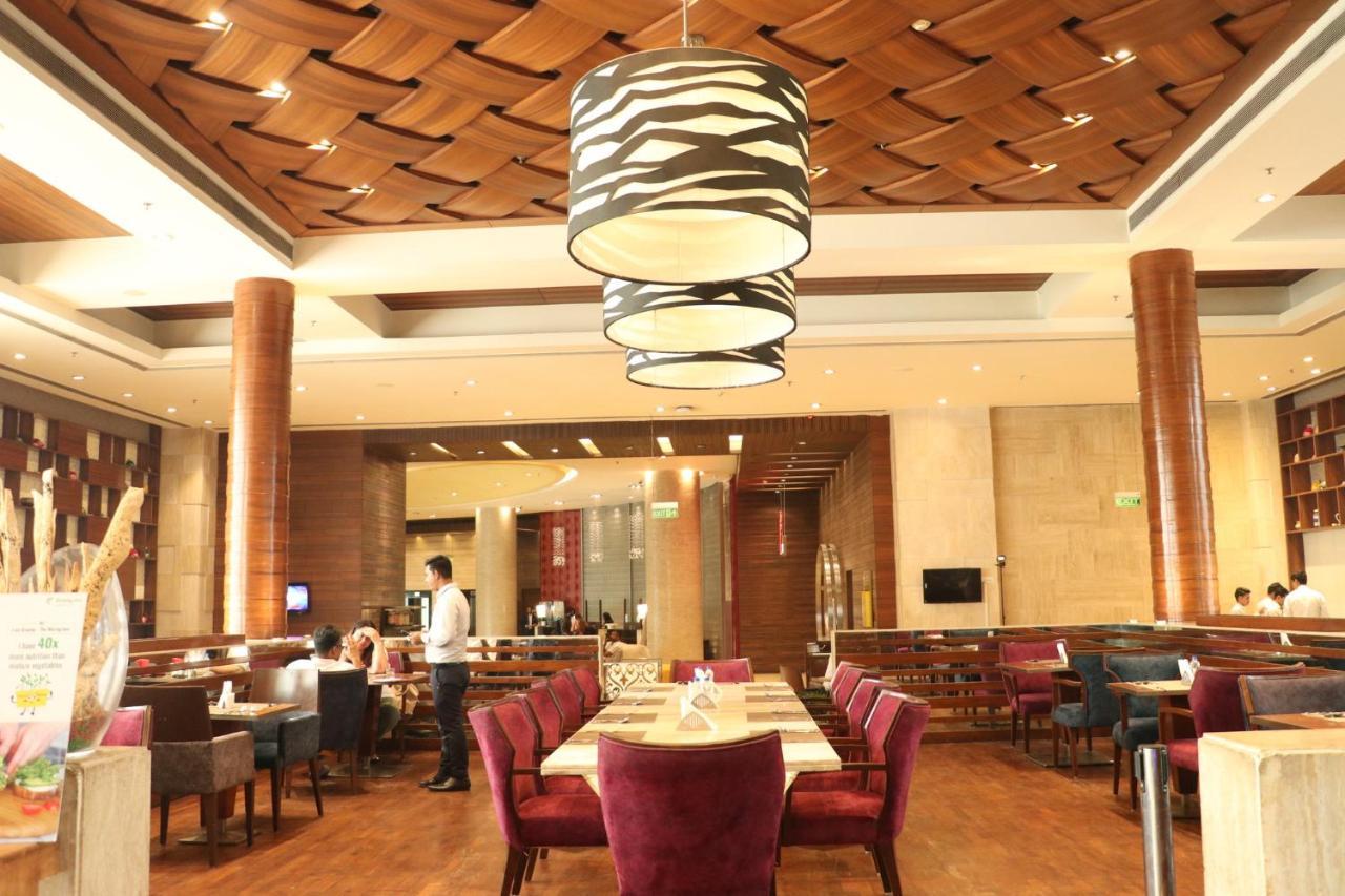 Holiday Inn Chandigarh Panchkula, An Ihg Hotel Экстерьер фото The interior of the restaurant
