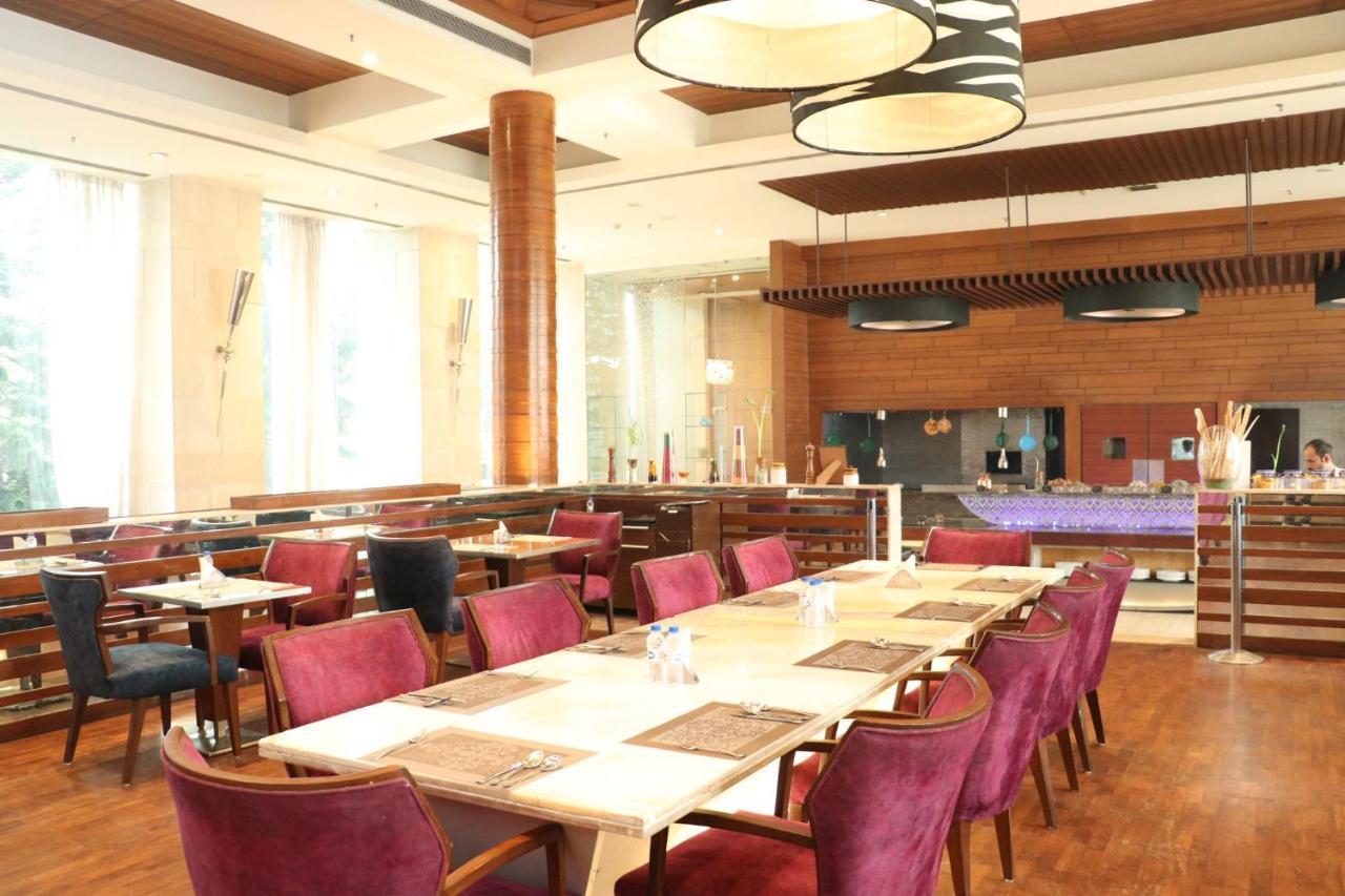 Holiday Inn Chandigarh Panchkula, An Ihg Hotel Экстерьер фото The restaurant