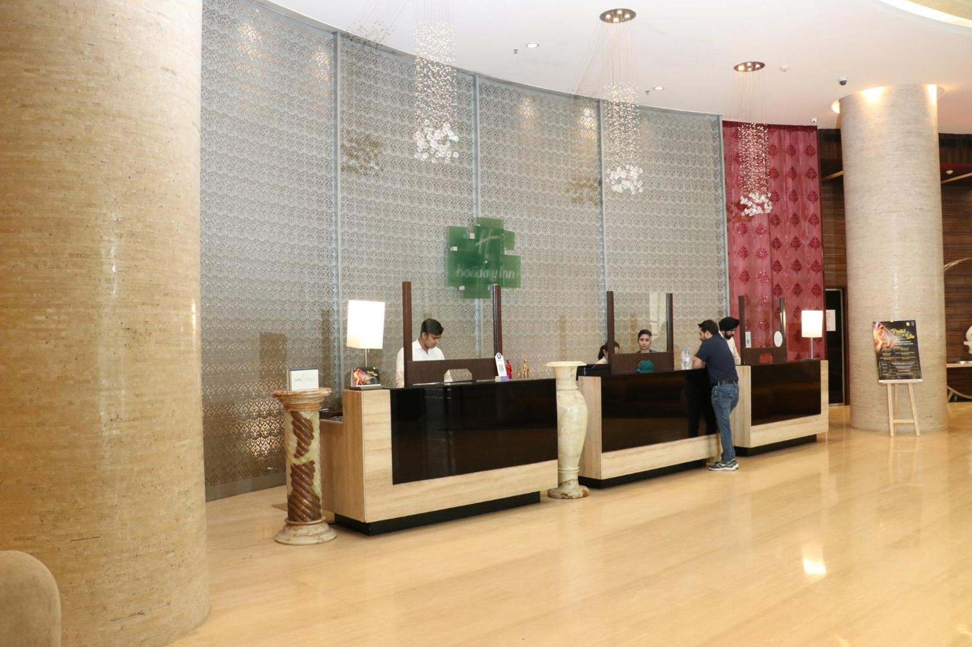 Holiday Inn Chandigarh Panchkula, An Ihg Hotel Экстерьер фото The lobby of the hotel