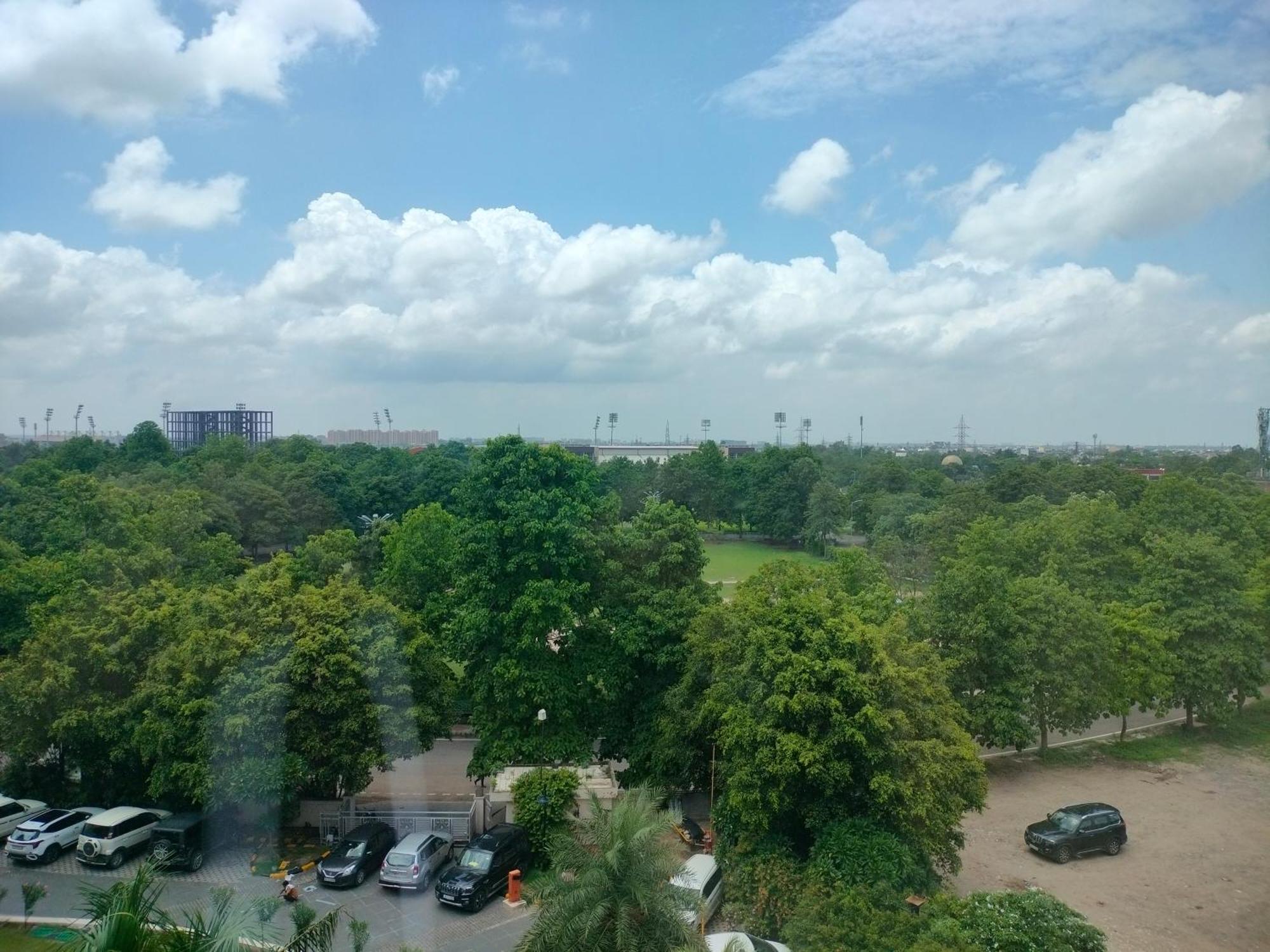 Holiday Inn Chandigarh Panchkula, An Ihg Hotel Экстерьер фото View of the park from the hotel