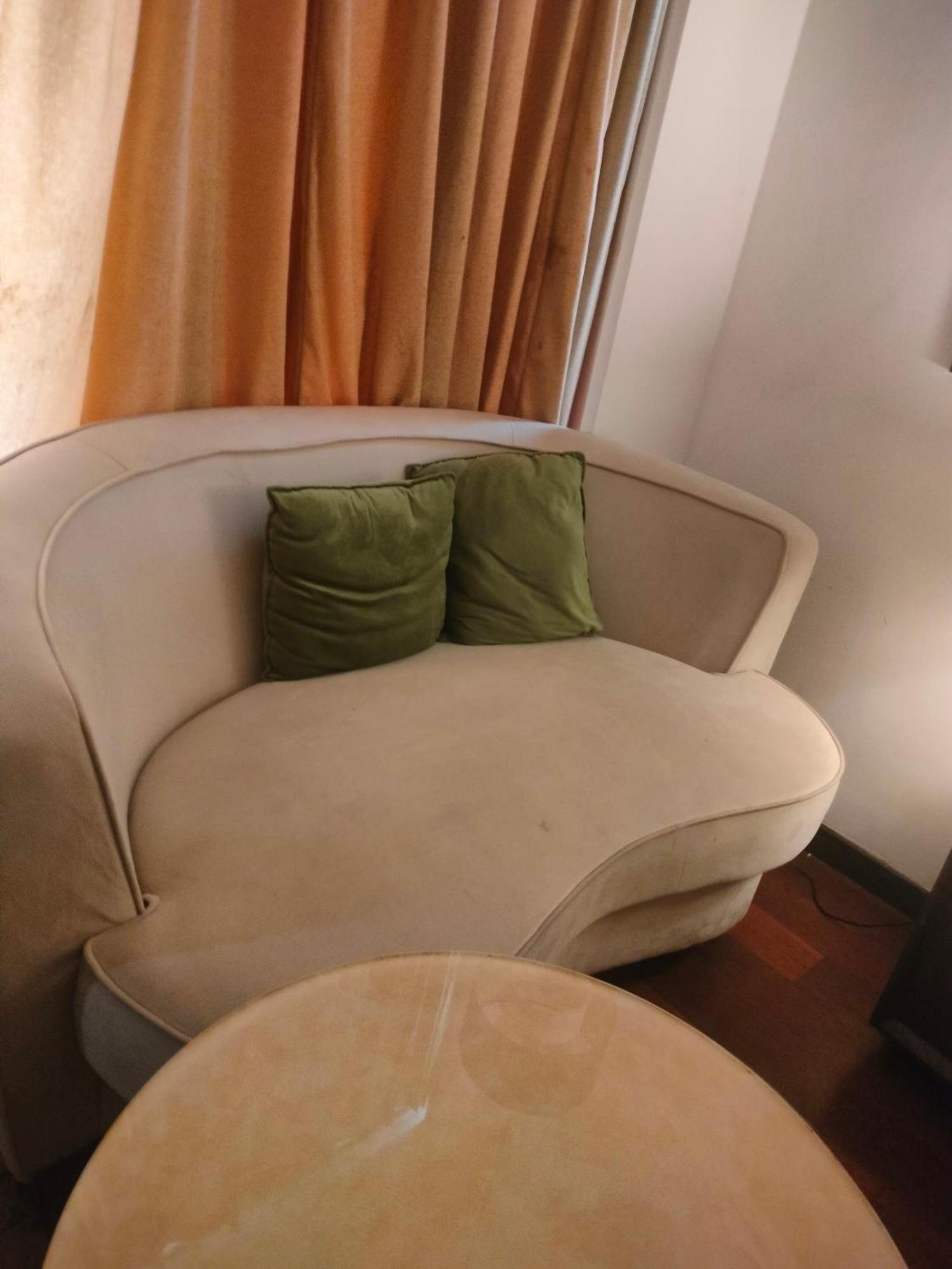 Holiday Inn Chandigarh Panchkula, An Ihg Hotel Экстерьер фото A sofa in a hotel room