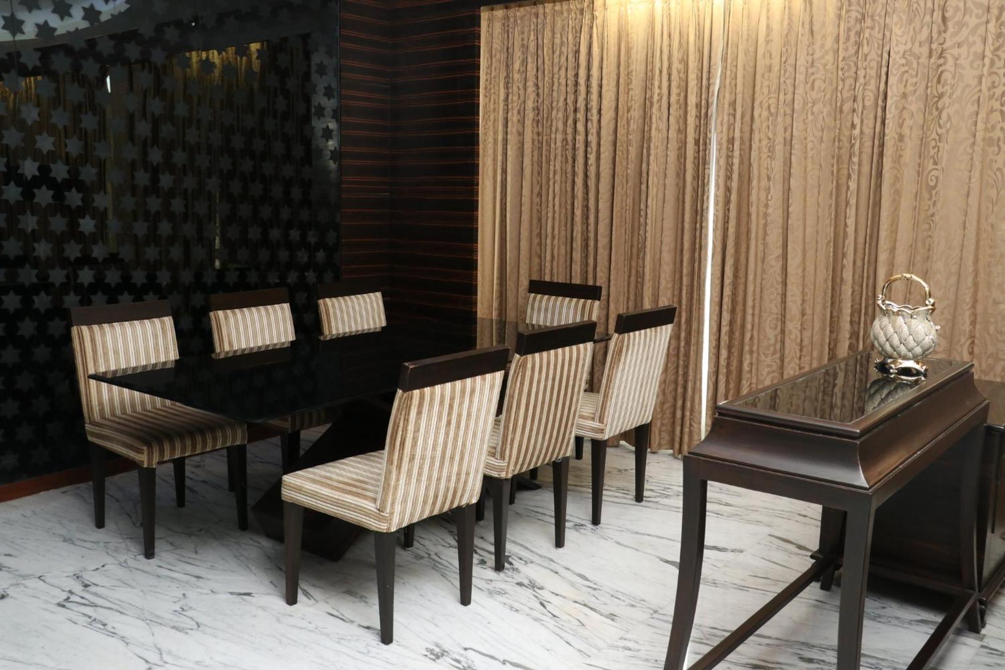 Holiday Inn Chandigarh Panchkula, An Ihg Hotel Экстерьер фото A dining room