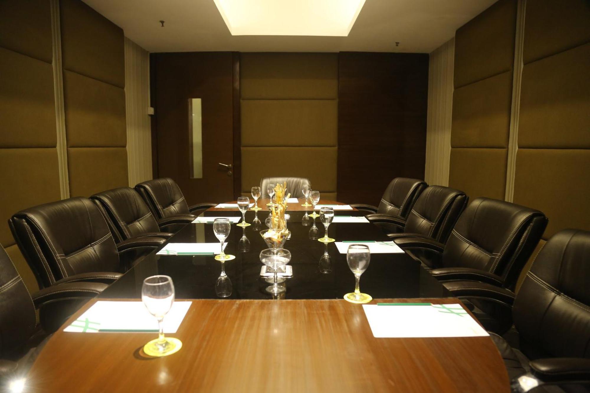 Holiday Inn Chandigarh Panchkula, An Ihg Hotel Экстерьер фото A boardroom